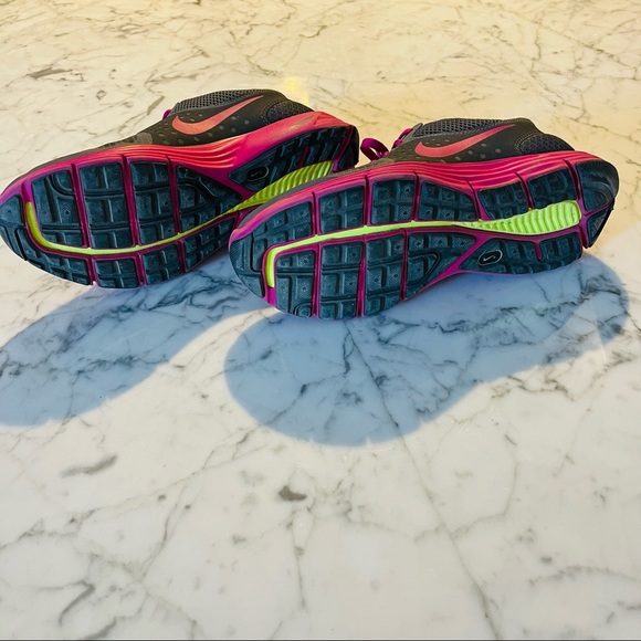 NEW Nike Sneakers - Picture 2 of 15